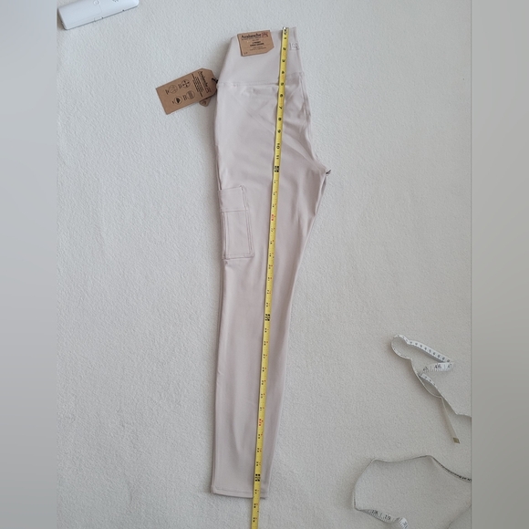 4 Pocket Cargo High Rise Legging Comfort Stretch & Compression Cream NEW - Picture 6 of 14